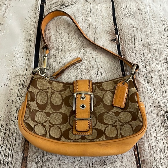 Coach Handbags - Coach vintage tan/brown signature logo bag